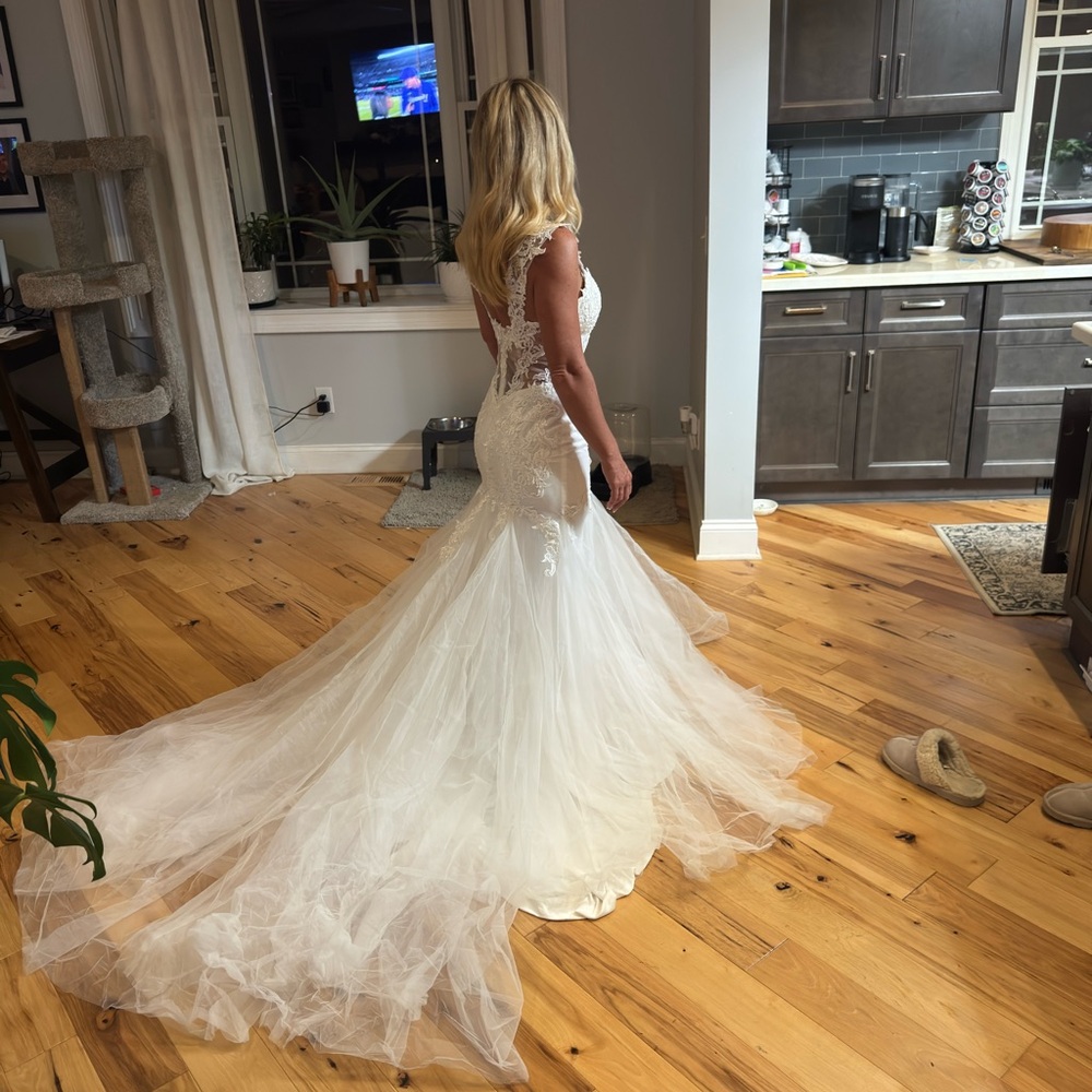 Wedding dress - Picture 7 of 8